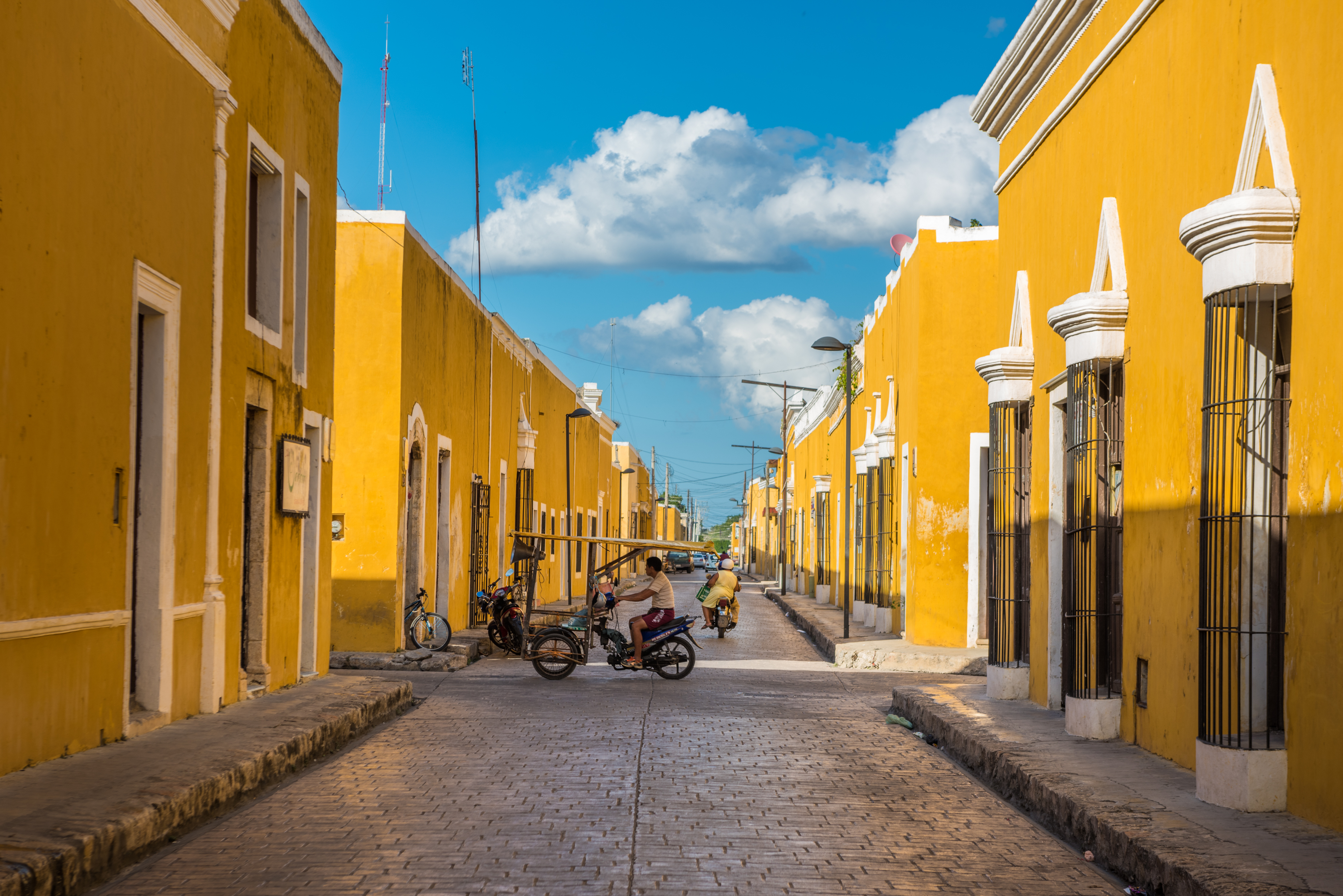 Koloniale gule huse i Izamal i Yucatán, Mexico