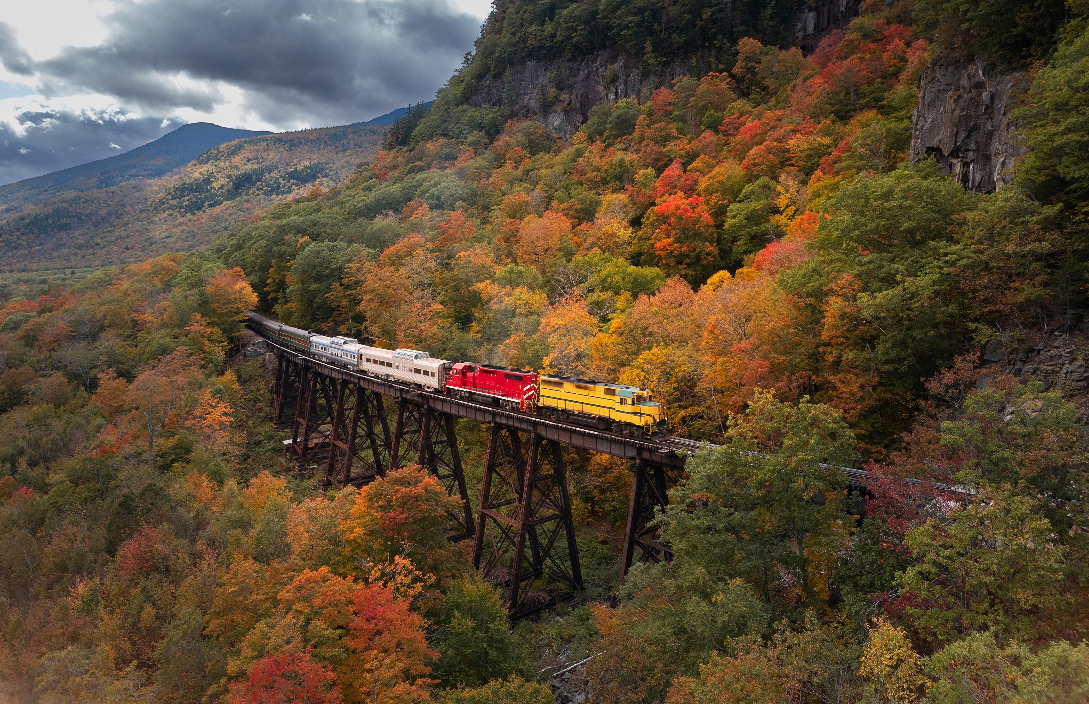 Shutterstock 2499439817 Scenic Train At Trestle Bridge In North Conway In Autumn, New Hampshire