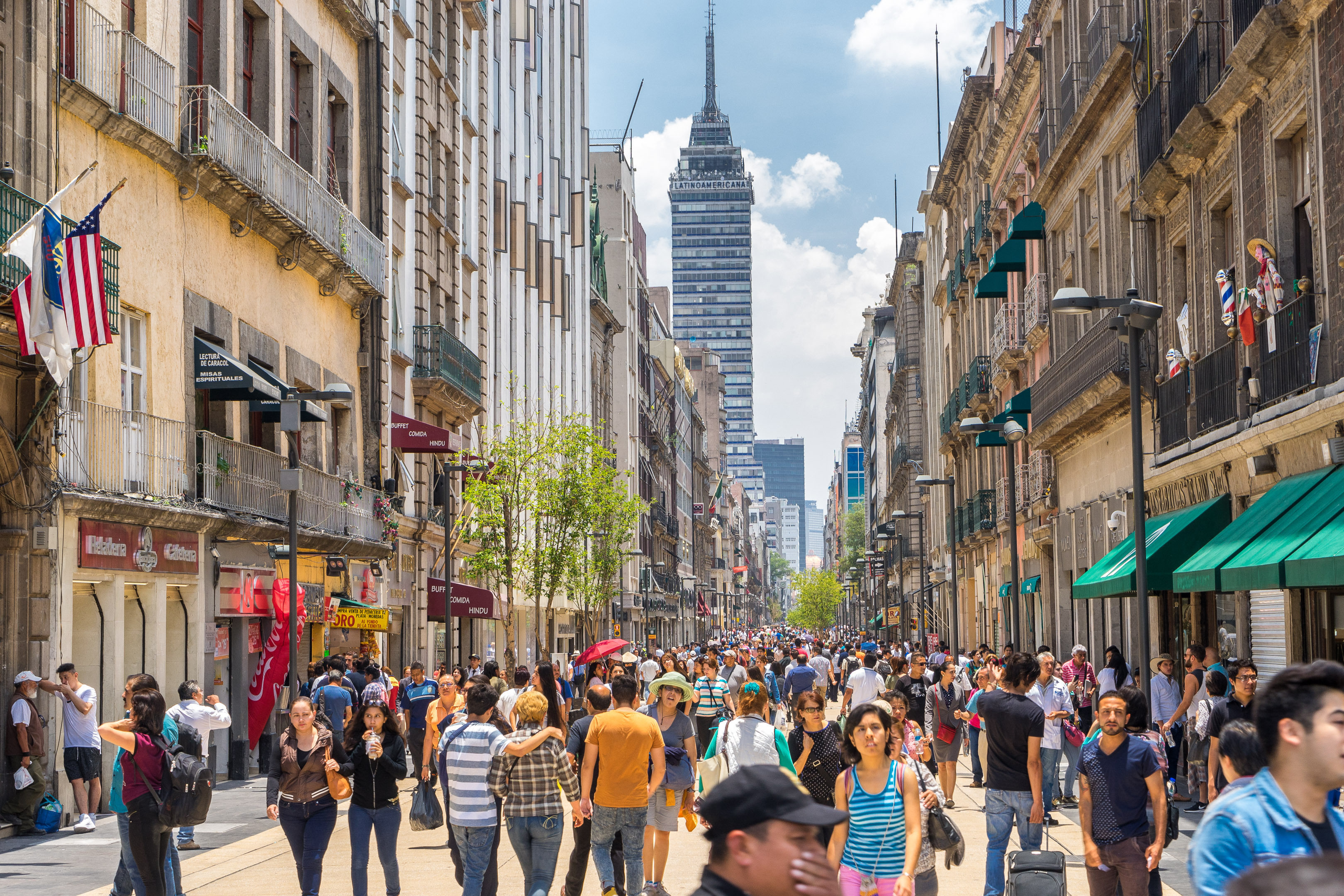 Shutterstock 711774175 Mexico City, Mexico Jul 7, 2016 Crowds In The City Center (1)