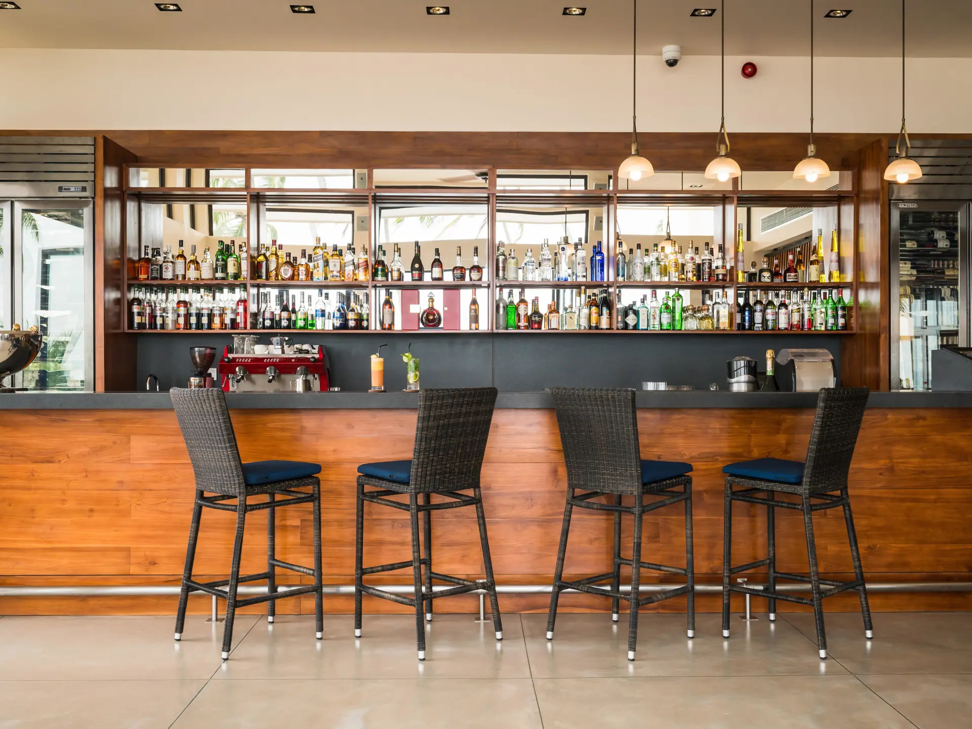 74329533 H1 ATAN Il Mare Bar 01 G A H