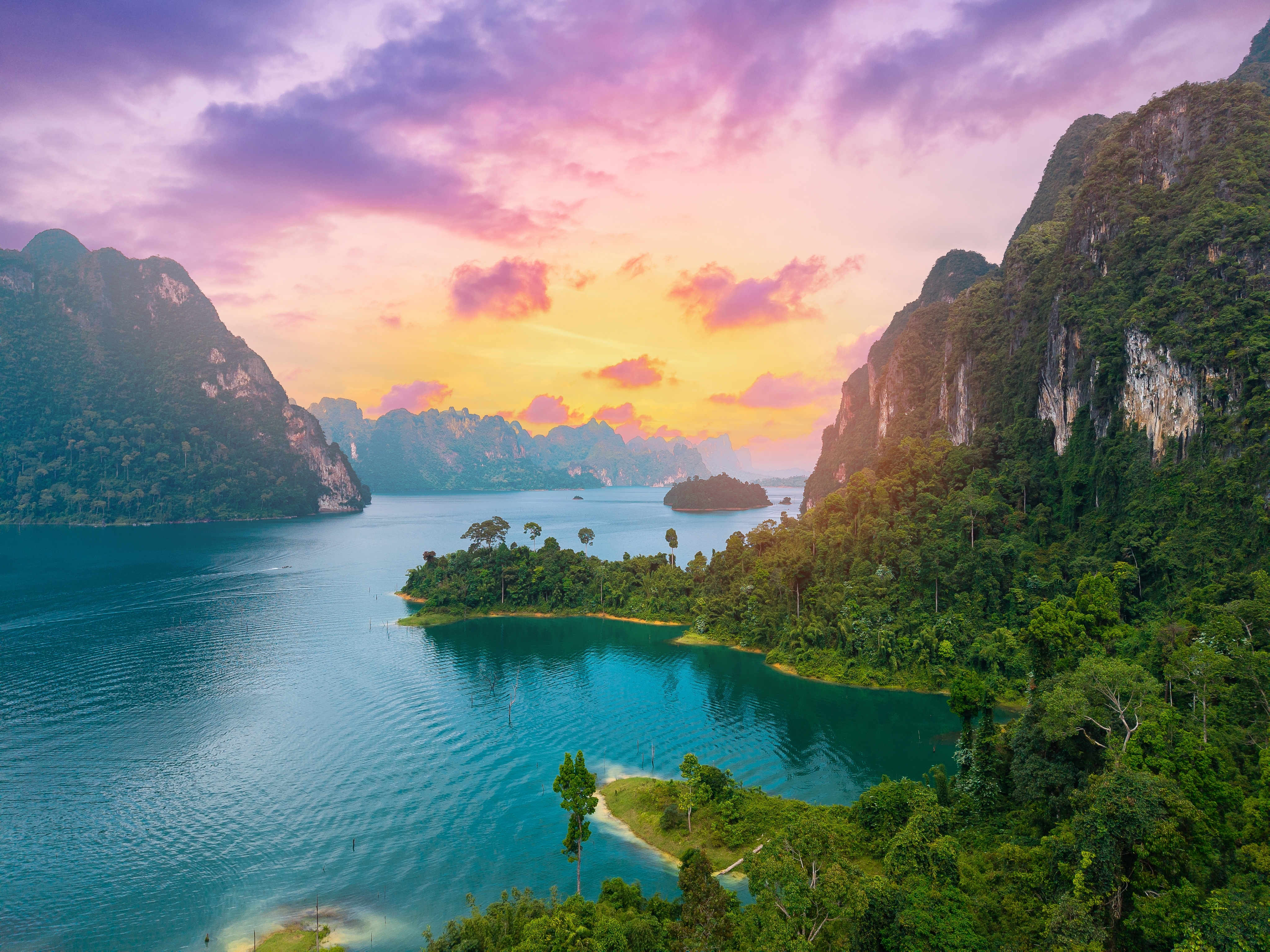 Shutterstock 2649027549