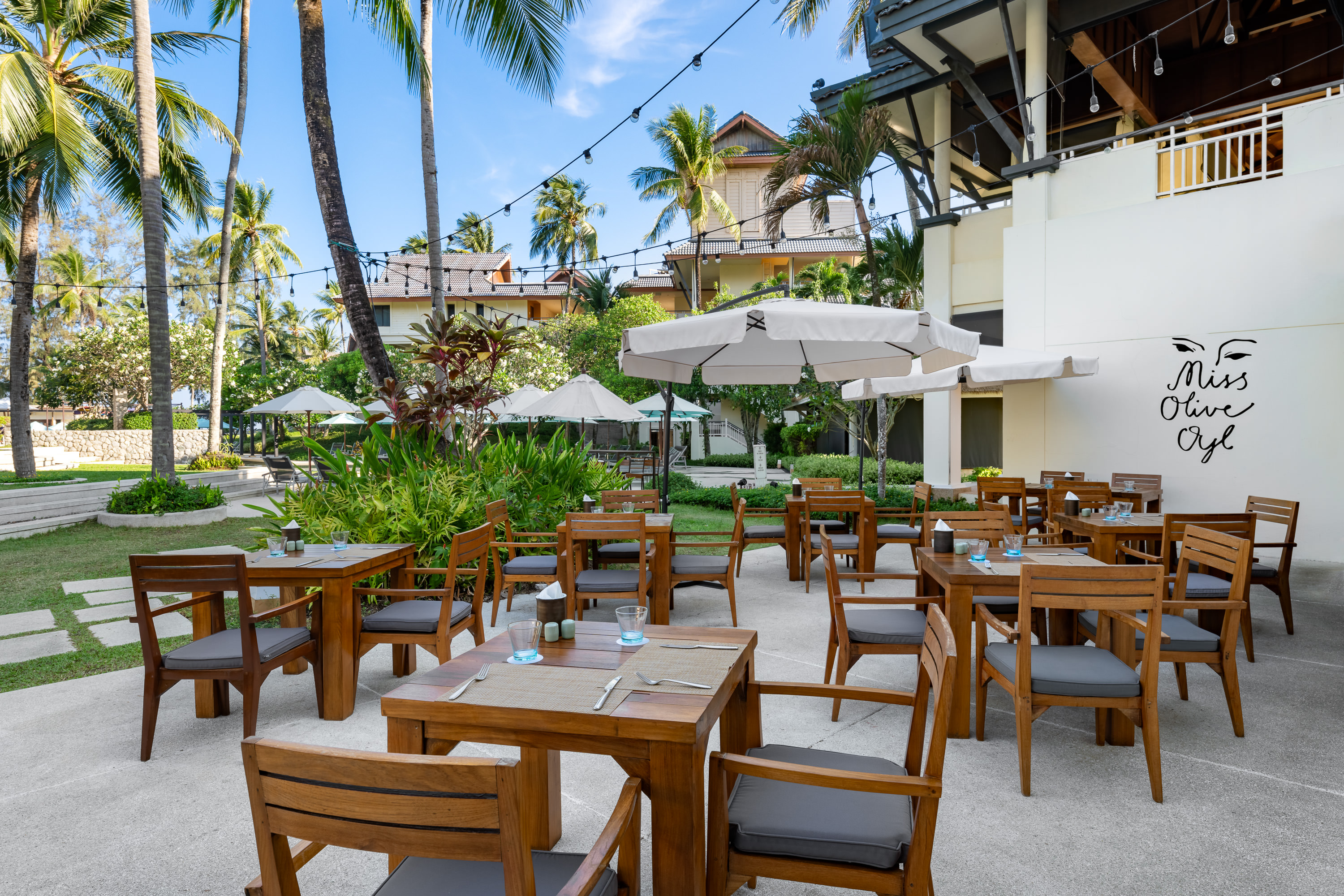 1 Saii Laguna Phuket Food Beverage Miss Olive Oyl Outdoor