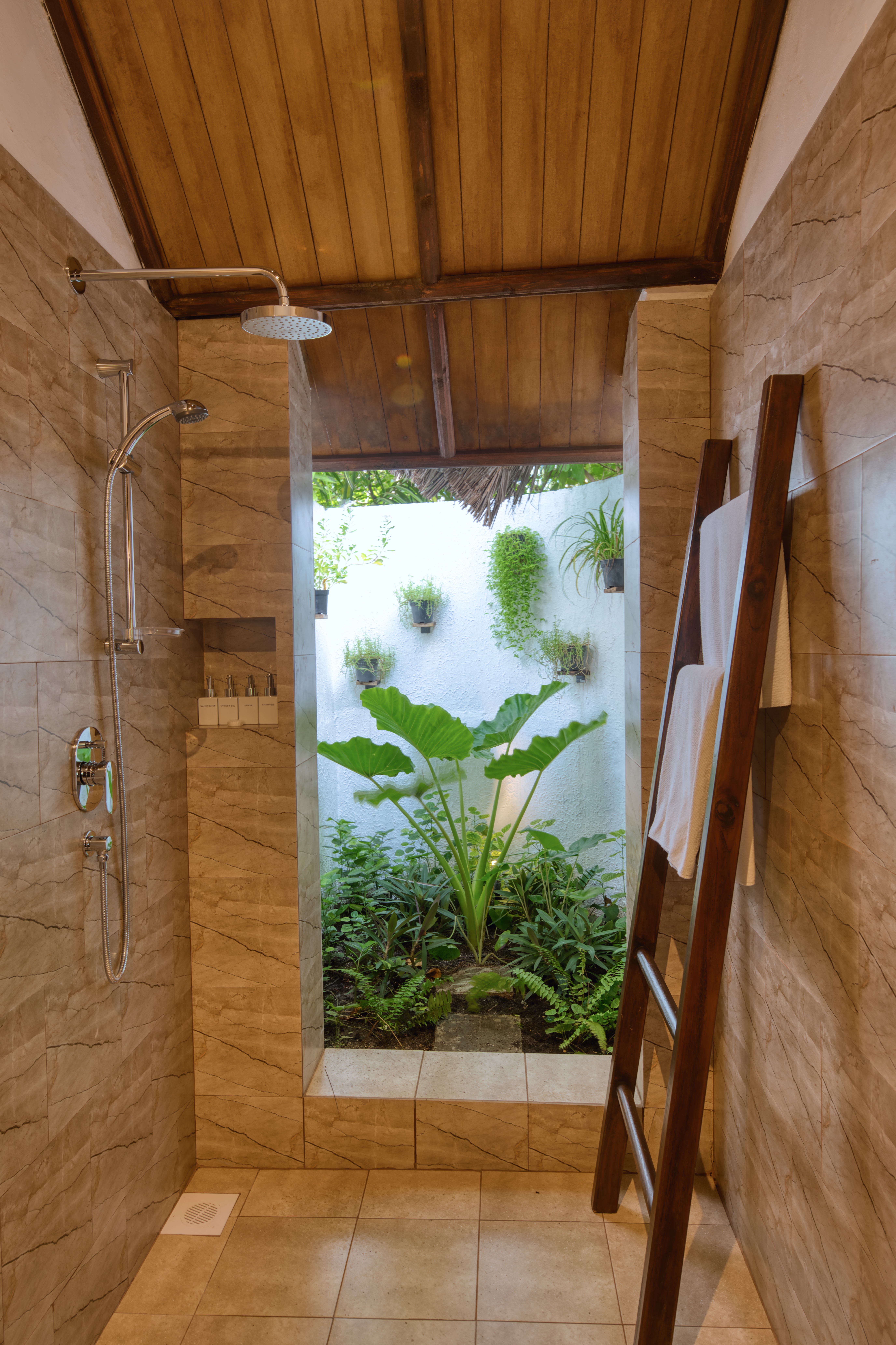 Deluxe Beach Bungalow 9