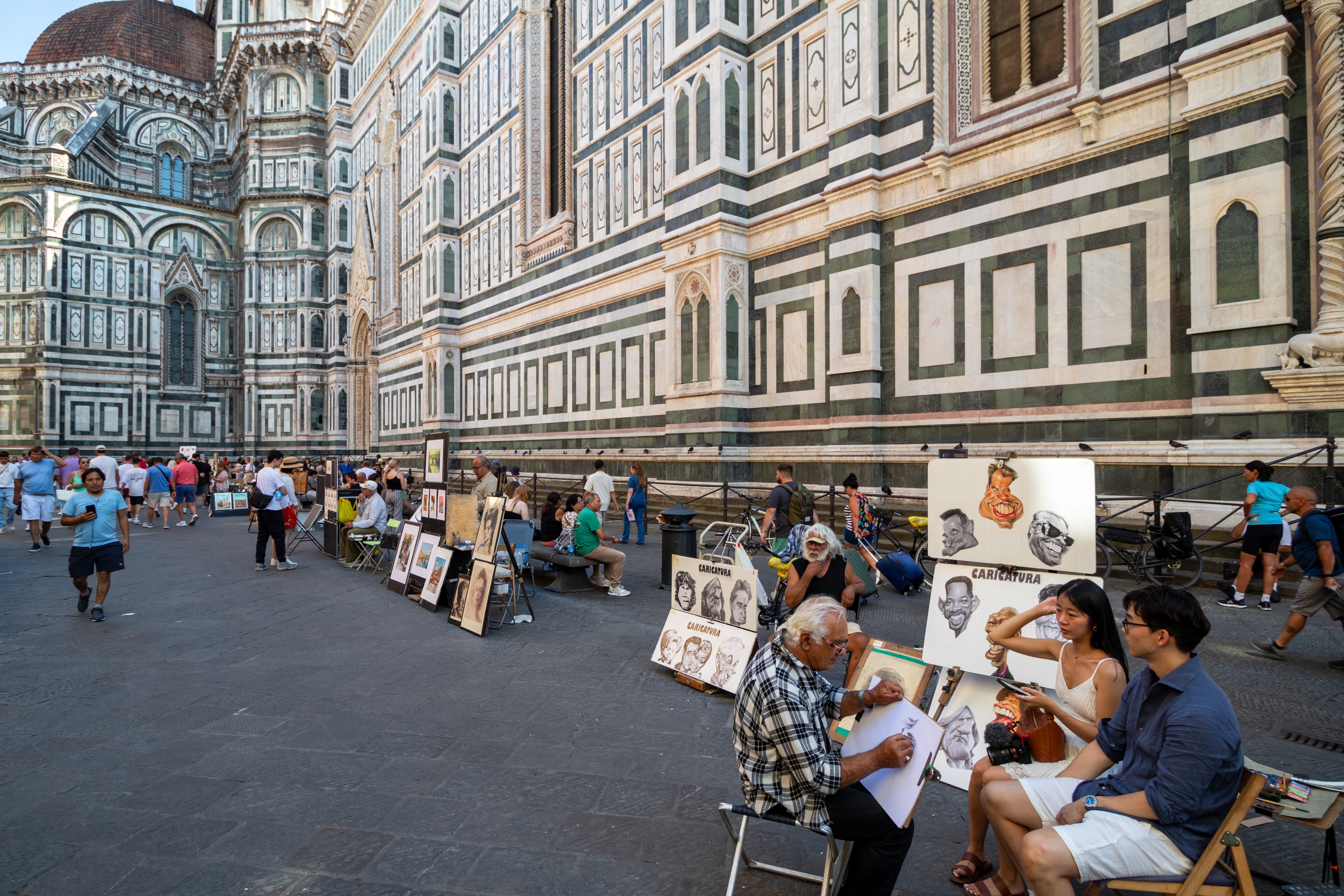 Shutterstock 2732613983 Florence, Italy July 12, 2022 People Shopping And Dining On The Streets Of Florence, Italy