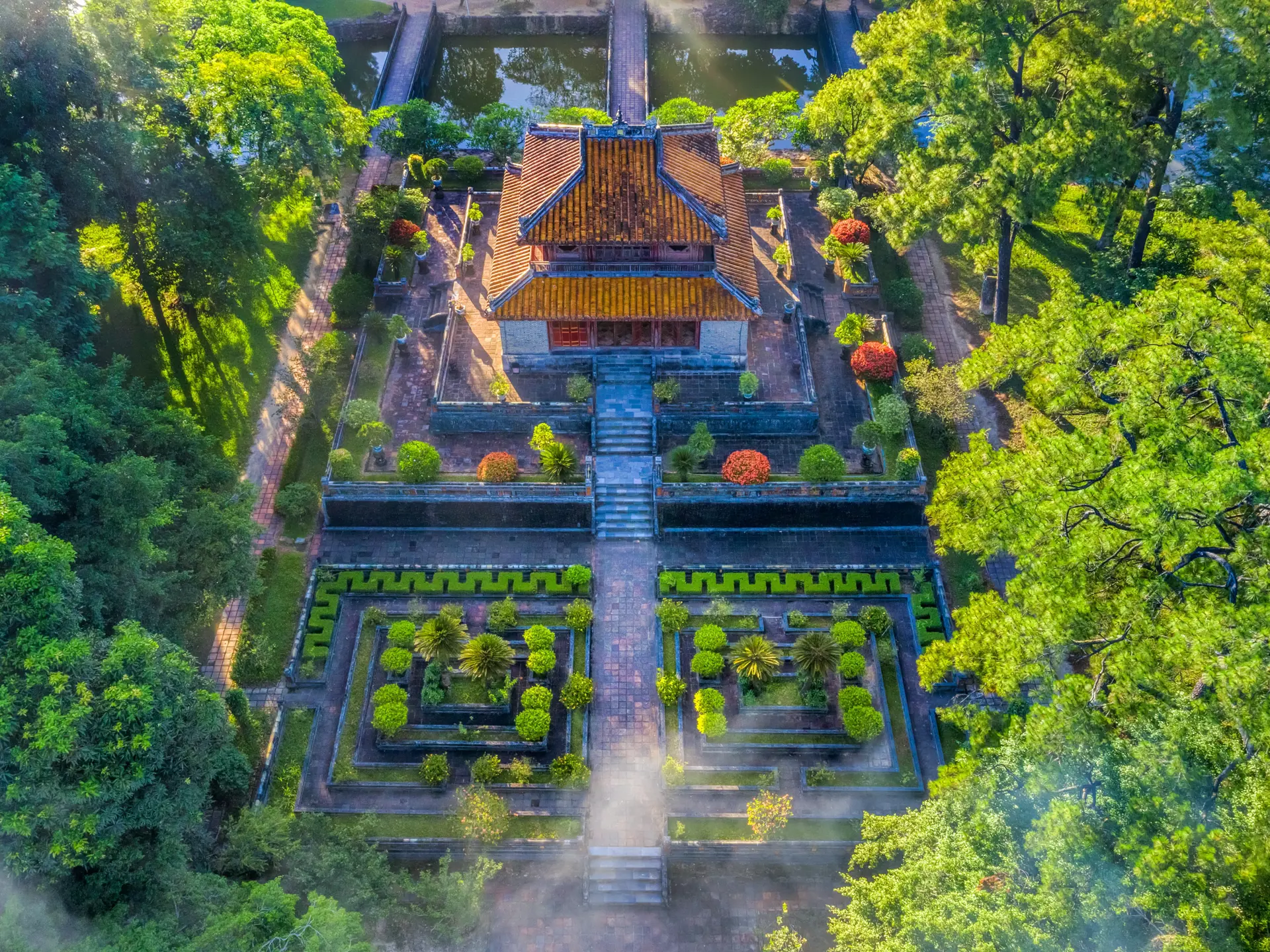 Shutterstock 2109792407