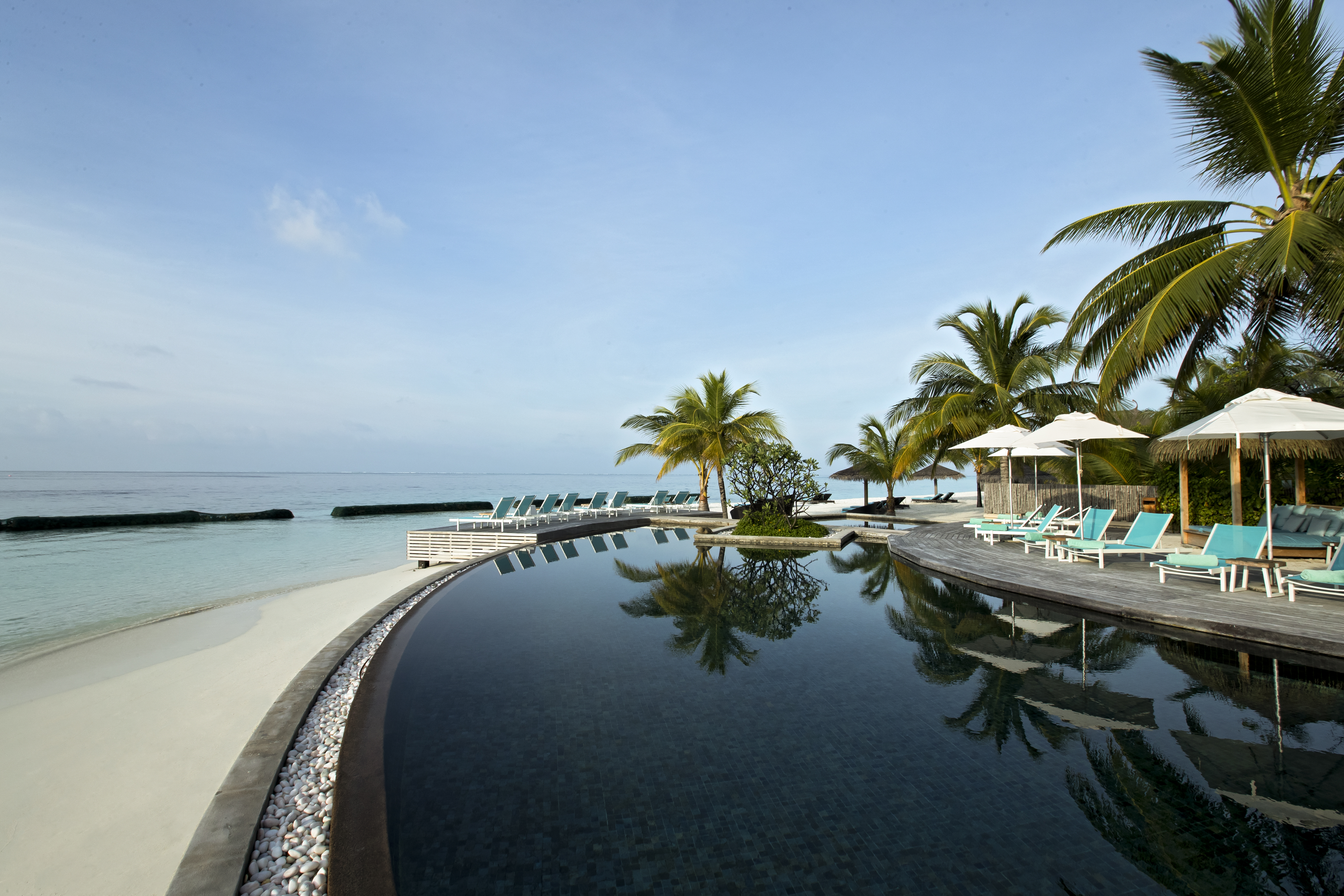 Constance Moofushi Pool 01