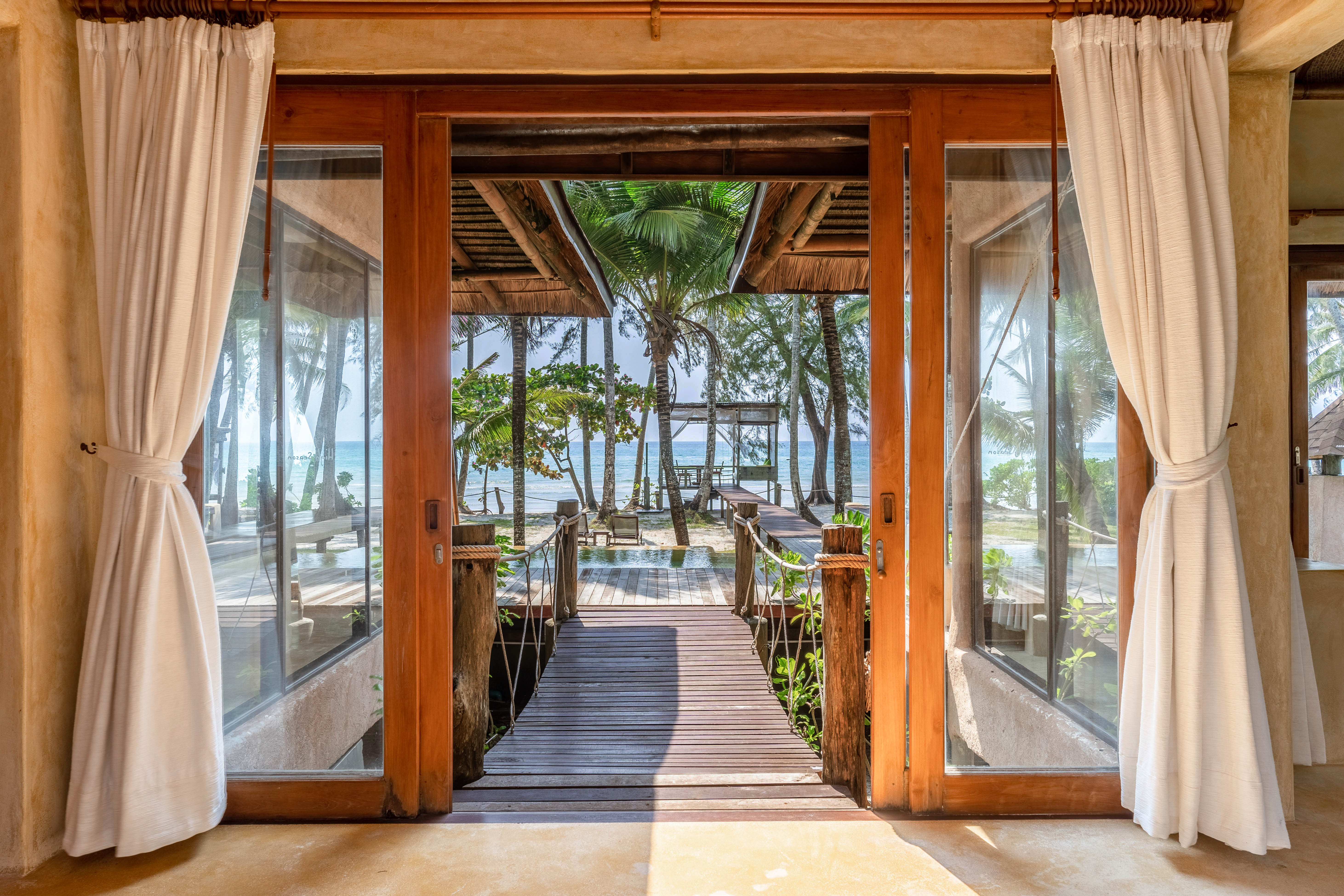 7) Beachfront Suite Pool Villa