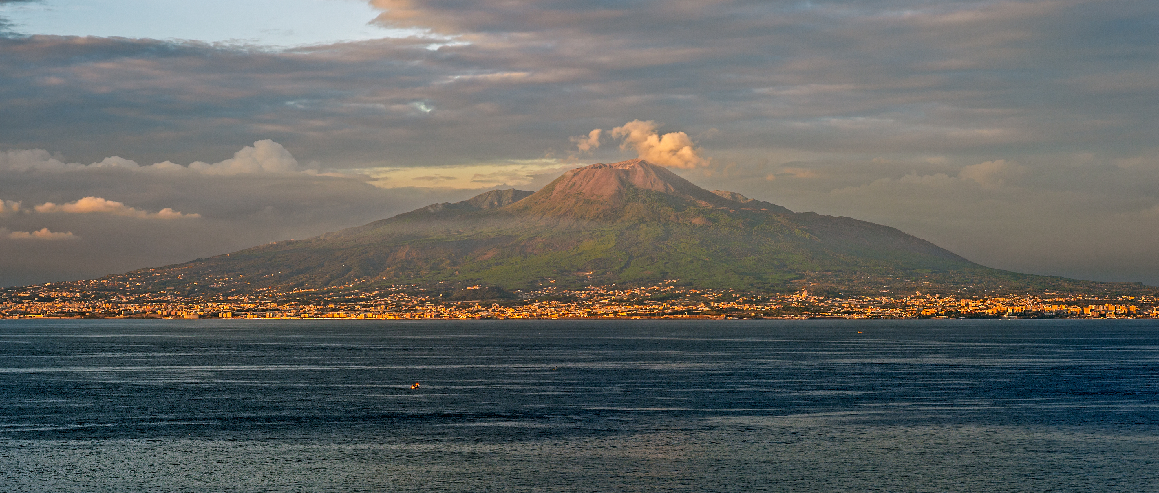 Vesuv Napoli Italien Shutterstock 524823247