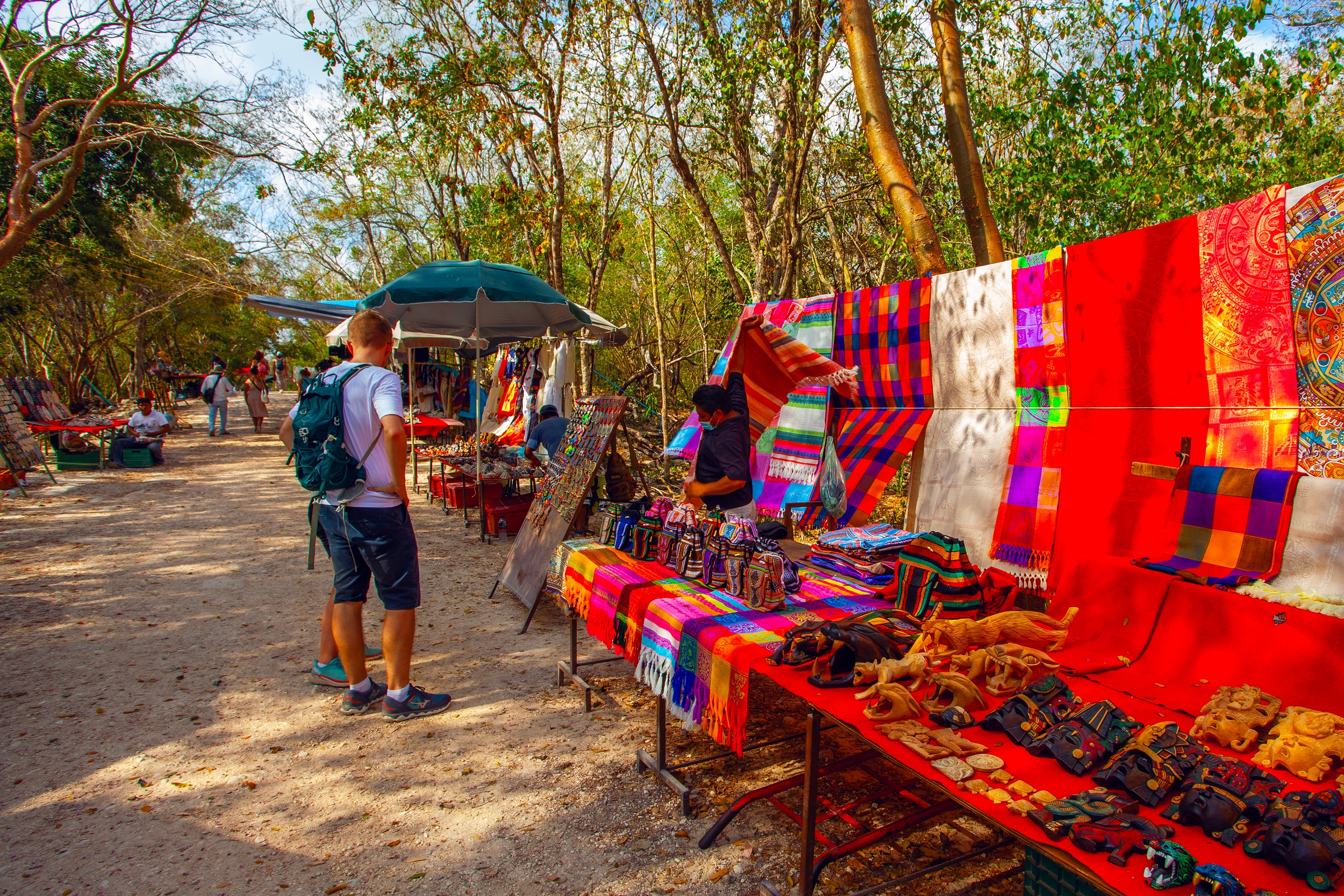 Shutterstock 2590510367 (Chichen Itza Kunsthåndværksmarked)