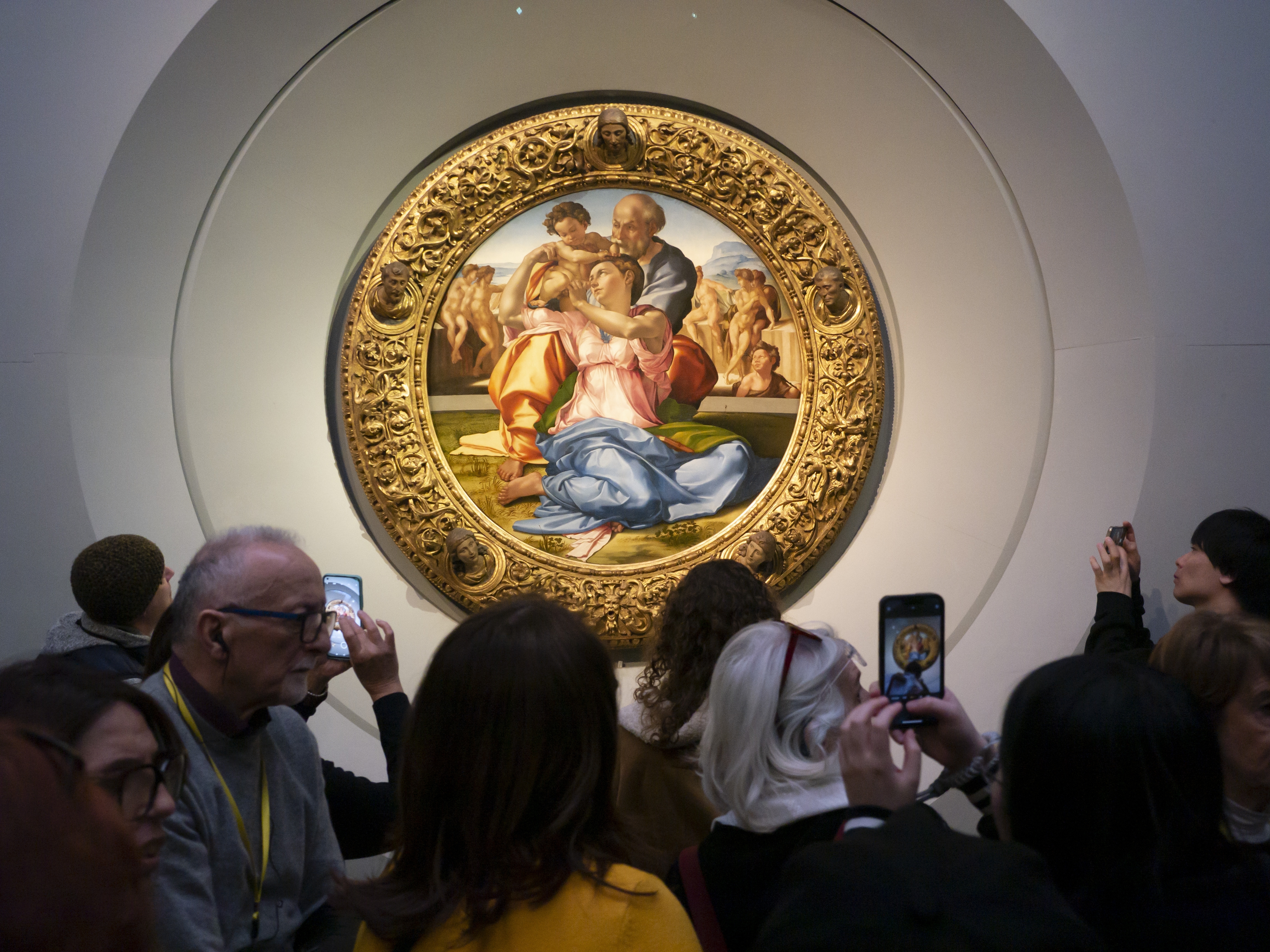 Shutterstock 2748501035 Italien, Toscana, Firenze, 01.03.2026, Uffizi Galleriet. Tondo Doni Af Michelangelo.
