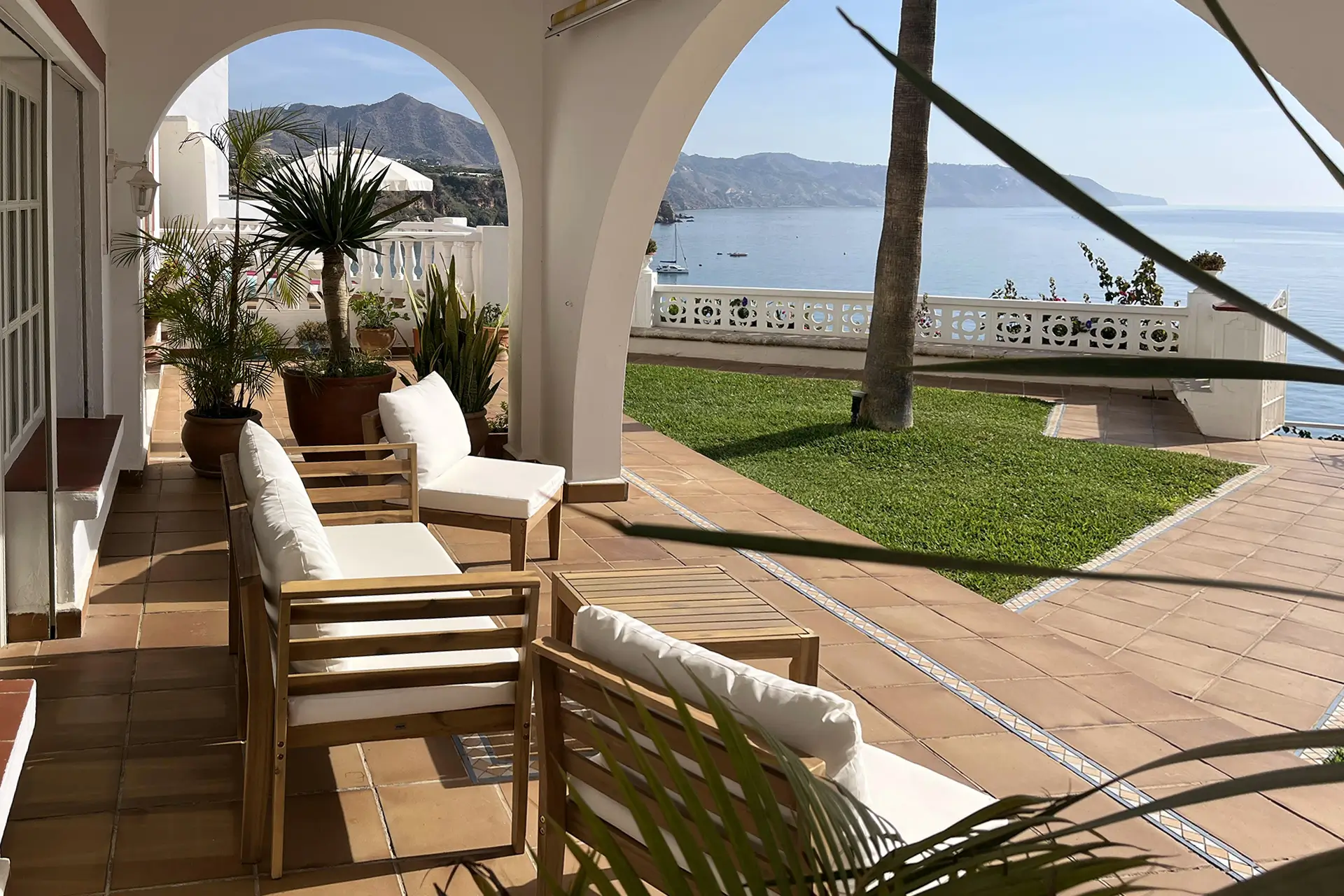 Terraza Frontal Villa Suite Vistas Al Mar 2