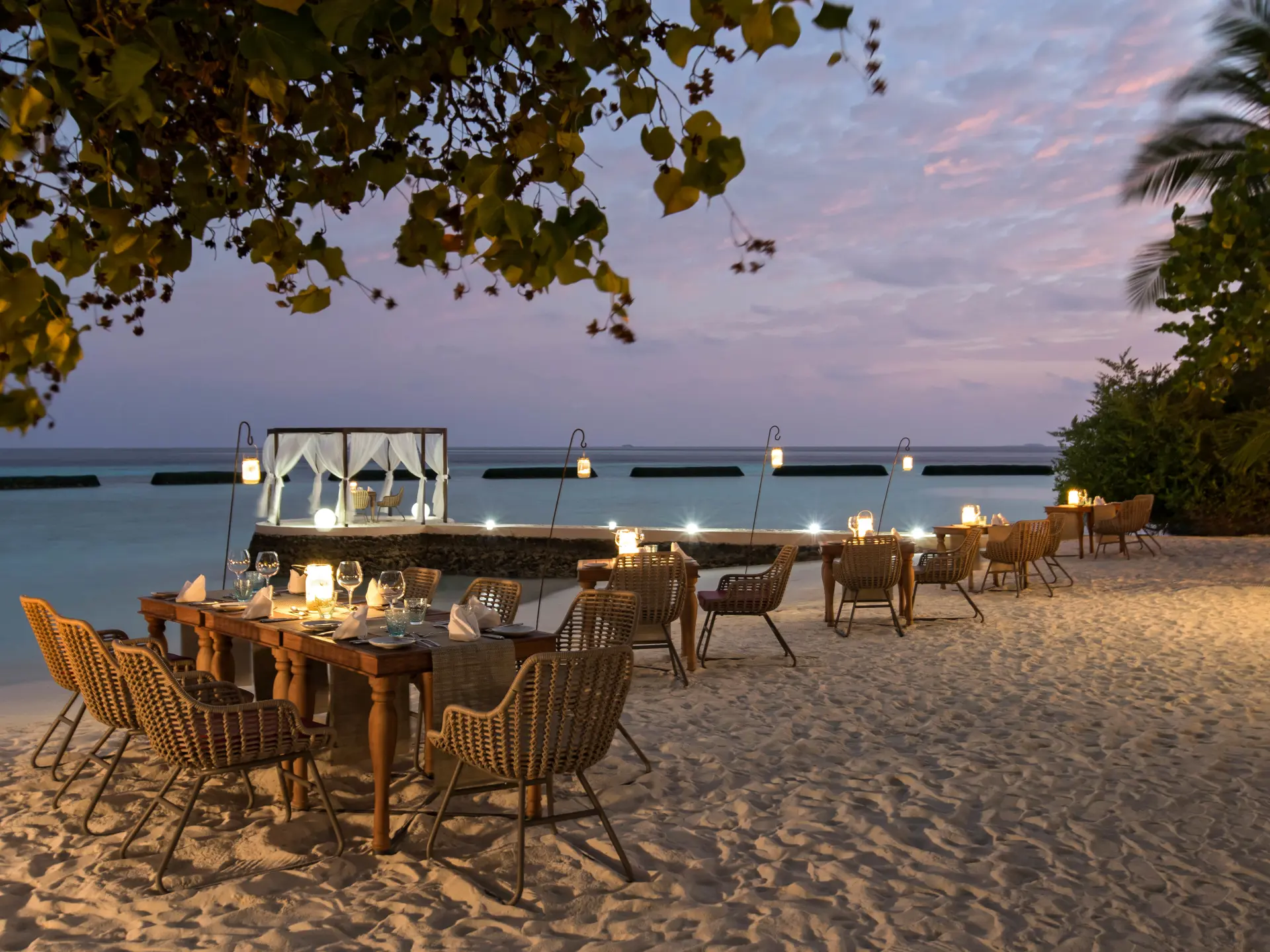 Constance Moofushi Restaurants And Bars Manta Restaurant 03