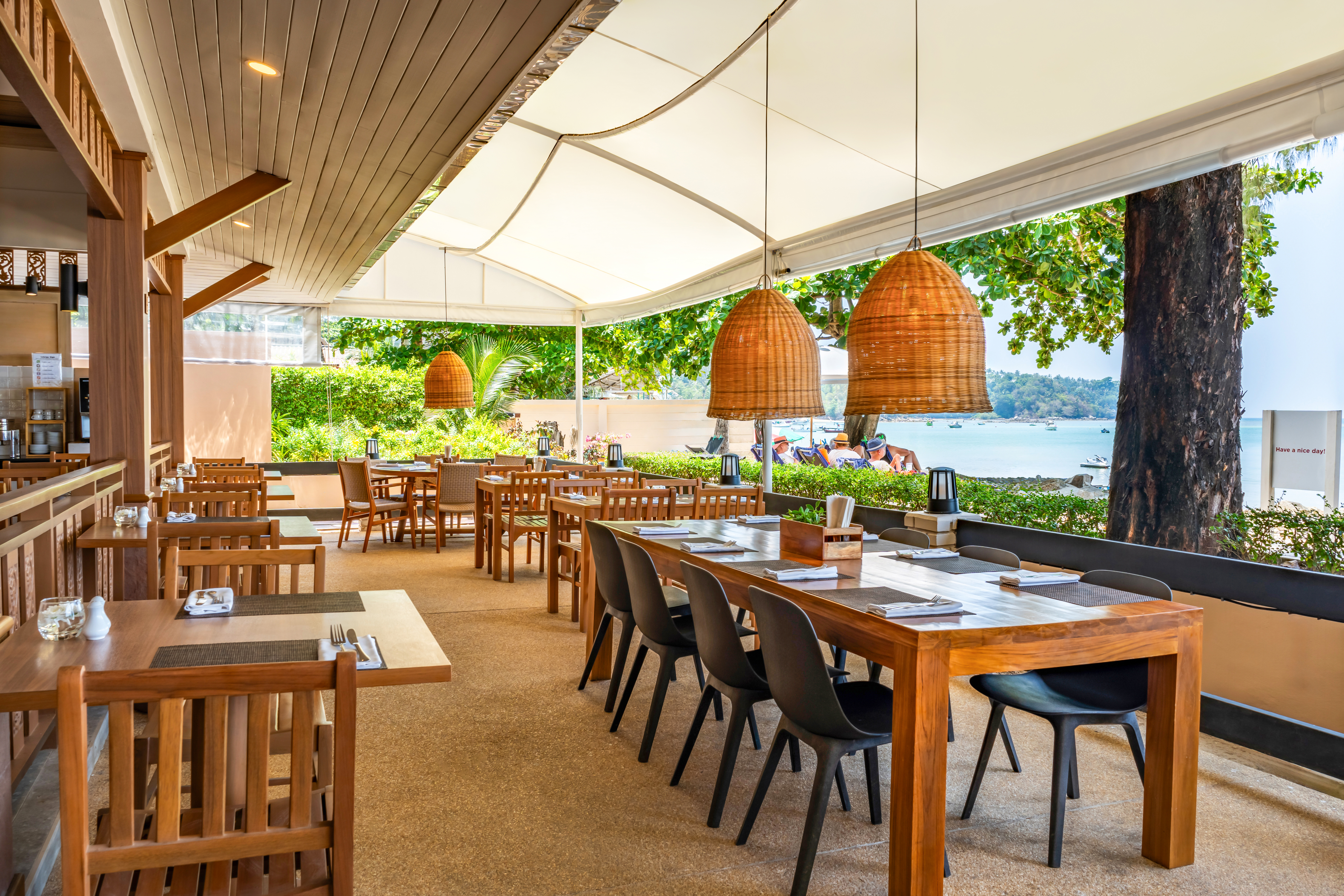 The Beach Restaurant 5 53644005948 O 54470245649 O