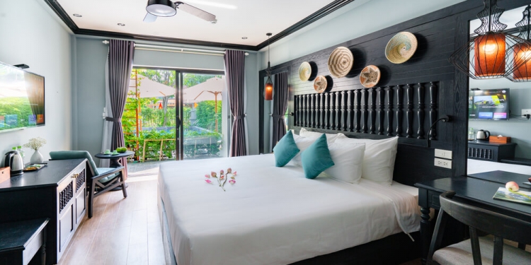 Deluxe Pool View 17503751