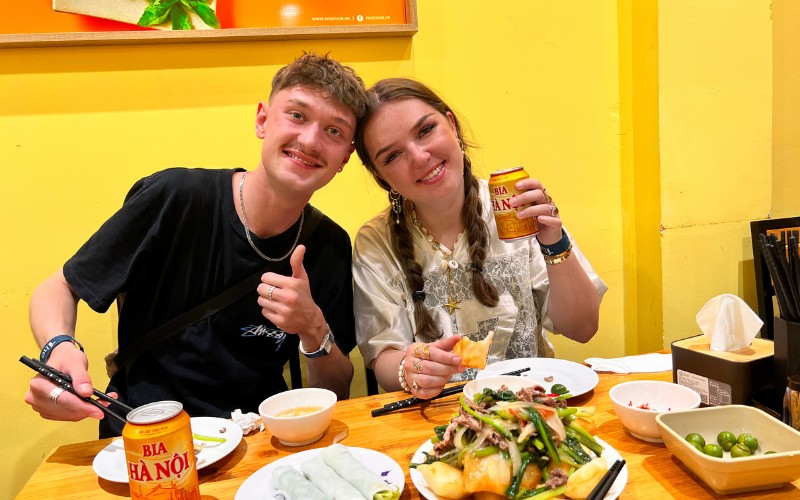 Ellen Fra Check Point Travel På Food Tour I Hanoi Vietnam