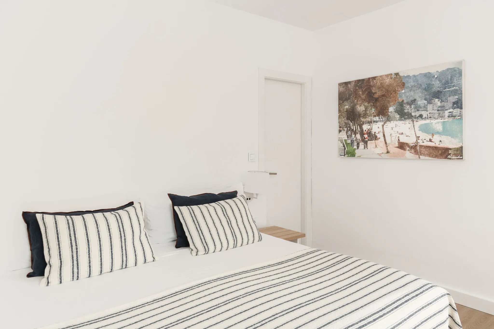 Double Room With Partial Sea Views 7